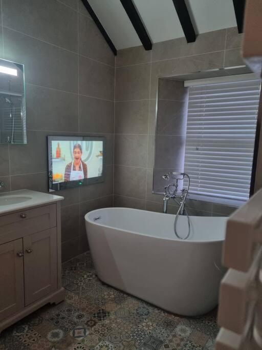 Luxurious Cottage With Hot Tub, Lake District Duddon Exterior foto
